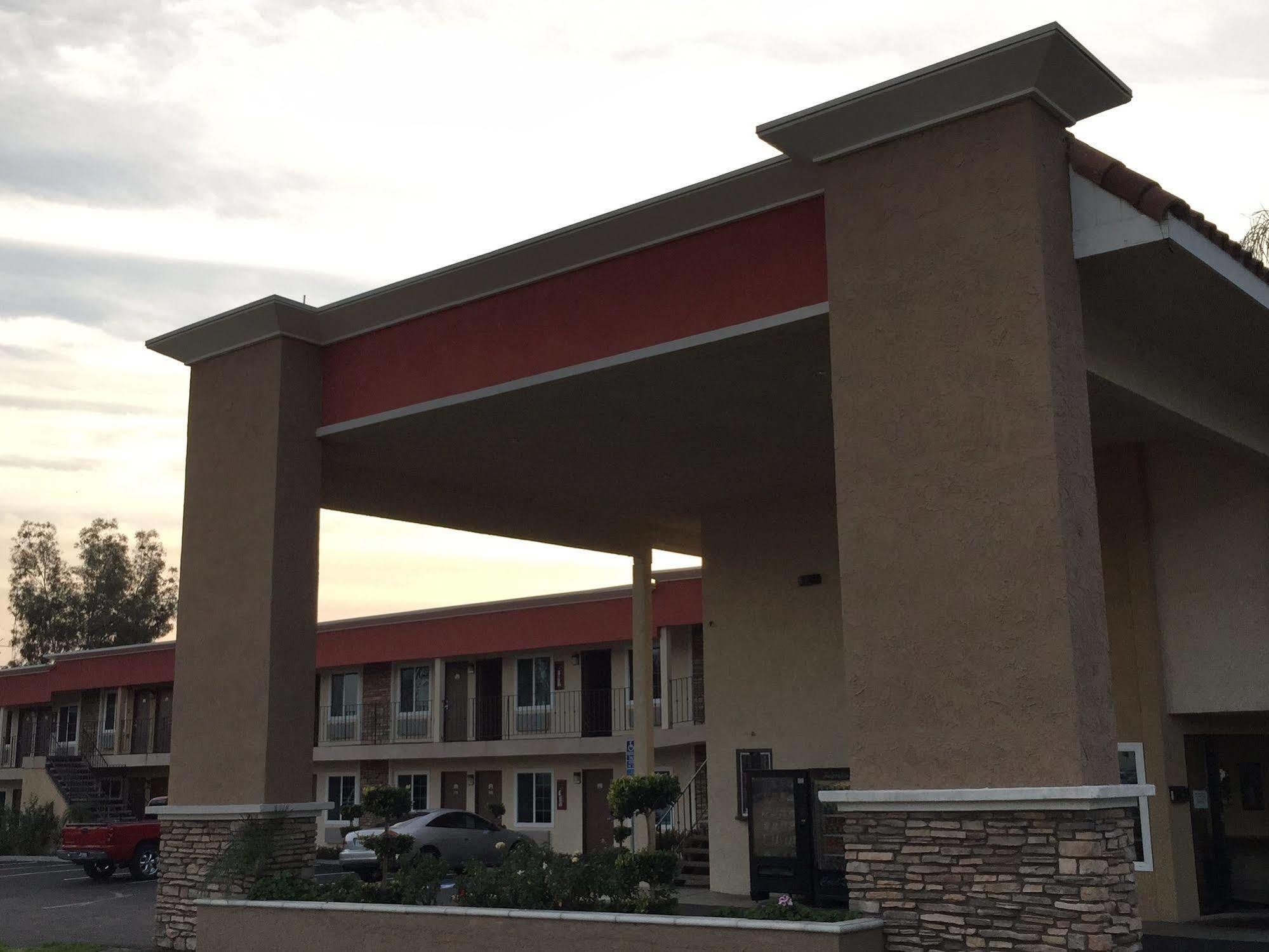 Ontario Inn & Suites Montclair Exterior foto